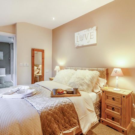 Caner Bach Lodge 브리젠드 외부 사진